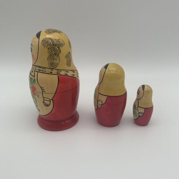 Vintage Russian Nesting Dolls Made in USSR Set of 3 Matryoshka Toy Figurines - Picture 4 of 12